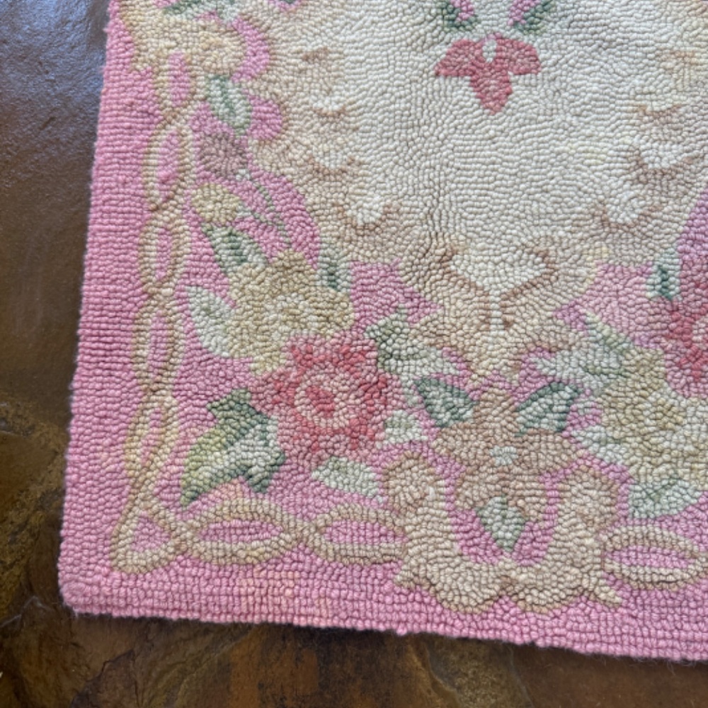 Small Light weight pink hooked rug - Picture 8 of 10